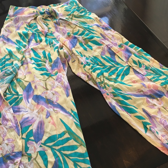 Billabong Pants & Jumpsuits New Billabong Capri Skies Pants In